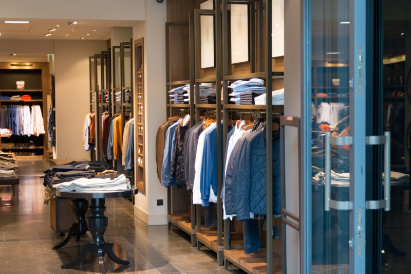 boutique-MOUGINS-min_shop_clothes_clothing_shopping_mall_shopping_kielce_crown_poland-862477